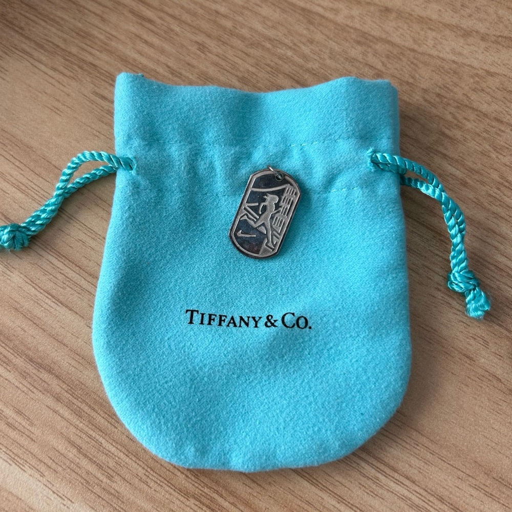 2012 Nike Women's marathon Tiffany necklace (No chain)